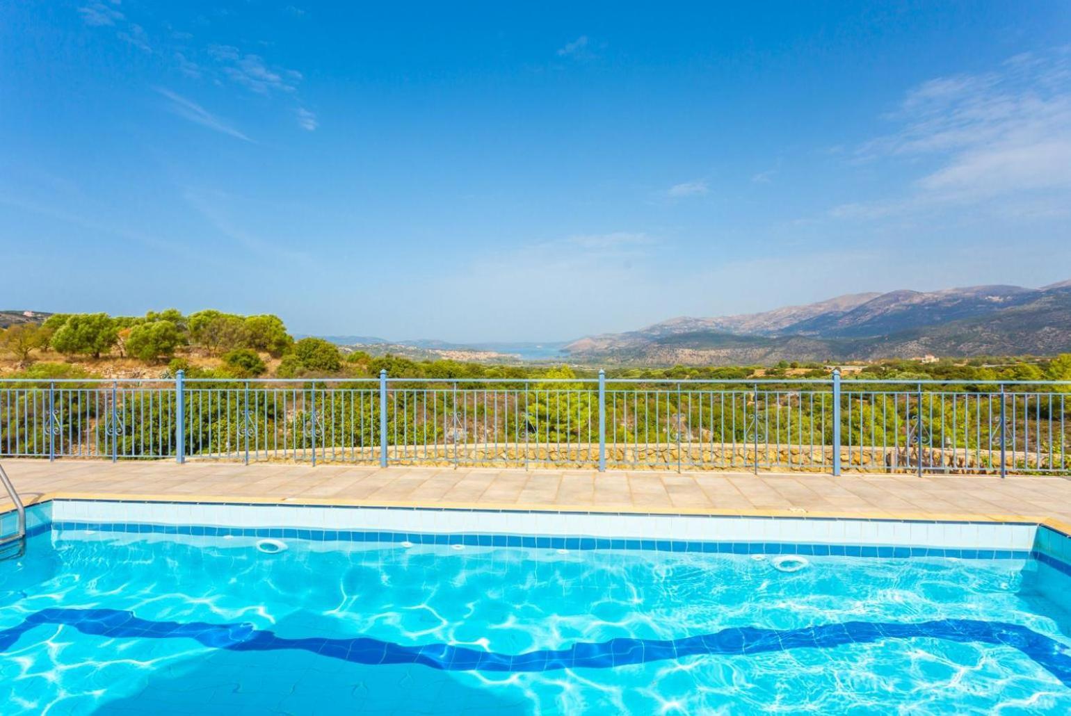 Villa Europe Ena Lakíthra エクステリア 写真